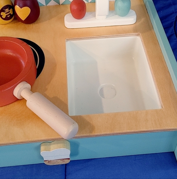 Tender Leaf Toys Mini Chef Kitchenette - Picture 13 of 16